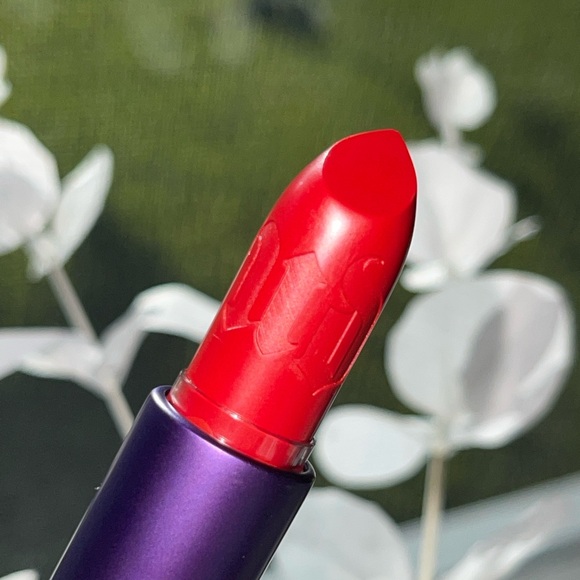 URBAN DECAY COSMETICS Vice Hydrating Lipstick In Bad Blood - Picture 10 of 11